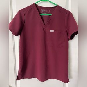 Fig’s Burgundy Catarina scrub top small